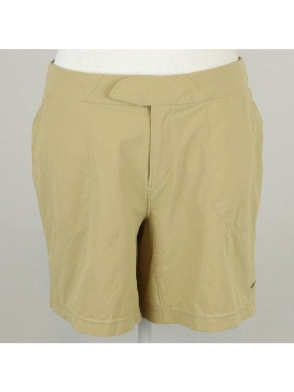 GoLite Women's Medium Tan Quick Dry Mid Rise Flat Front Stretch Bermuda Shorts